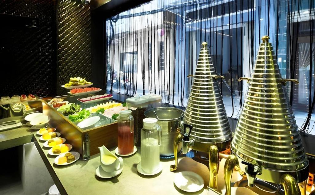 The White Hotel 8A Thai Van Lung Хошимин Екстериор снимка