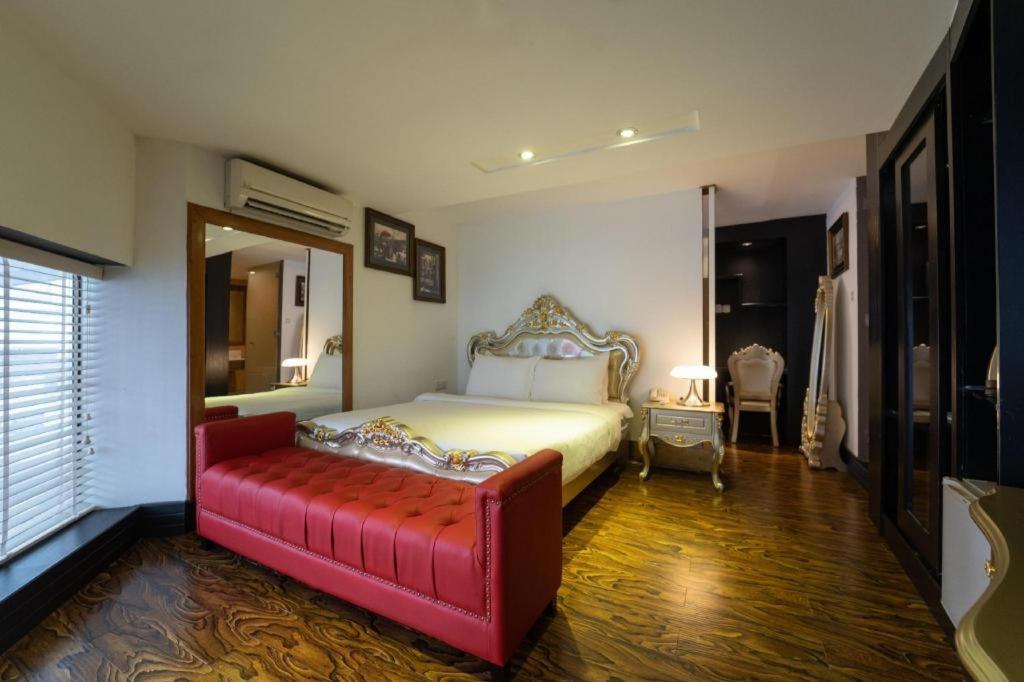 The White Hotel 8A Thai Van Lung Хошимин Екстериор снимка