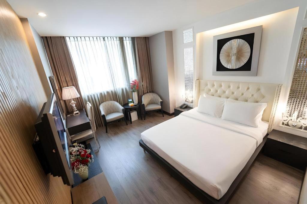 The White Hotel 8A Thai Van Lung Хошимин Екстериор снимка