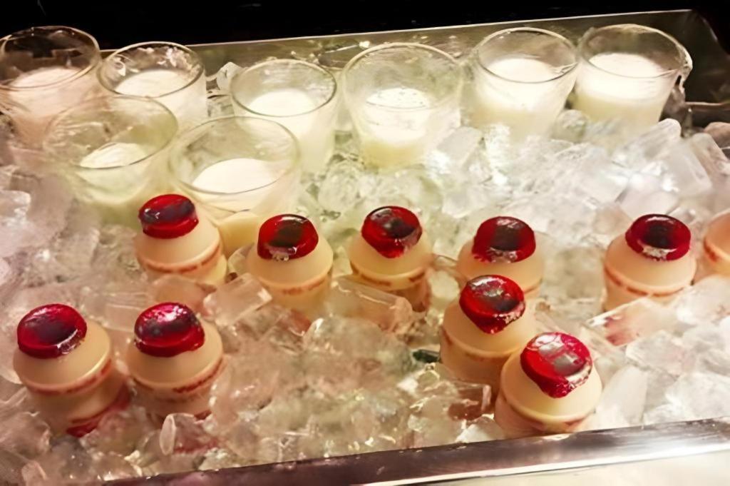 The White Hotel 8A Thai Van Lung Хошимин Екстериор снимка