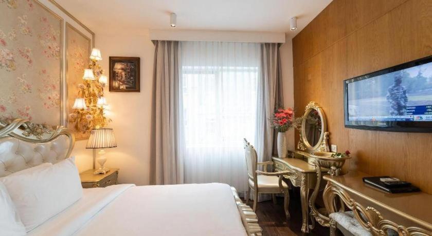 The White Hotel 8A Thai Van Lung Хошимин Екстериор снимка
