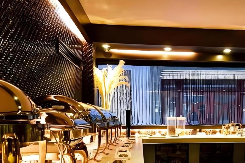The White Hotel 8A Thai Van Lung Хошимин Екстериор снимка