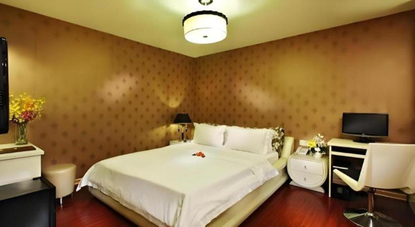 The White Hotel 8A Thai Van Lung Хошимин Екстериор снимка