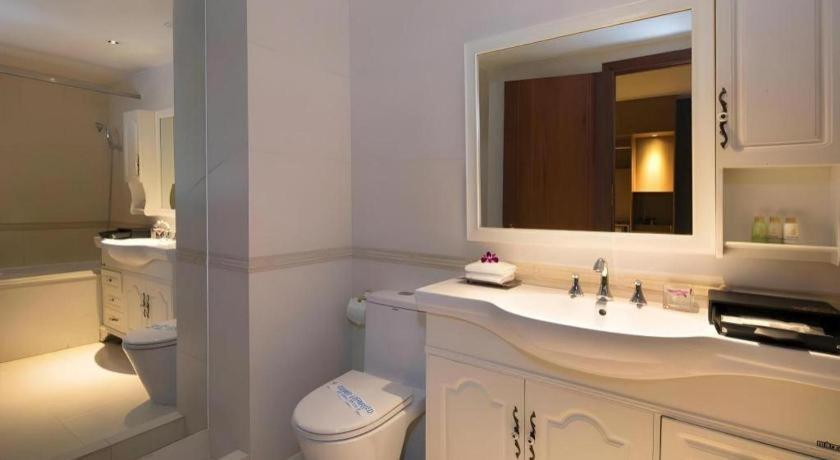 The White Hotel 8A Thai Van Lung Хошимин Екстериор снимка