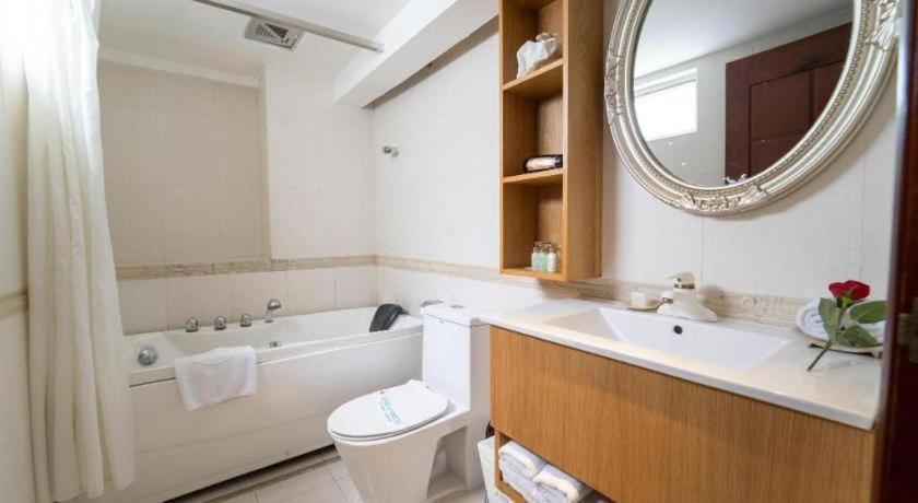 The White Hotel 8A Thai Van Lung Хошимин Екстериор снимка