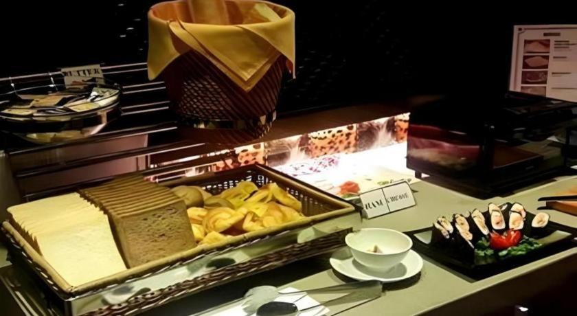 The White Hotel 8A Thai Van Lung Хошимин Екстериор снимка